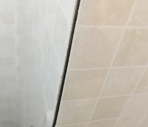 铜仁瓷砖空鼓维修公司分享阳台瓷砖脱落的修复过程可以分为以下几个步骤